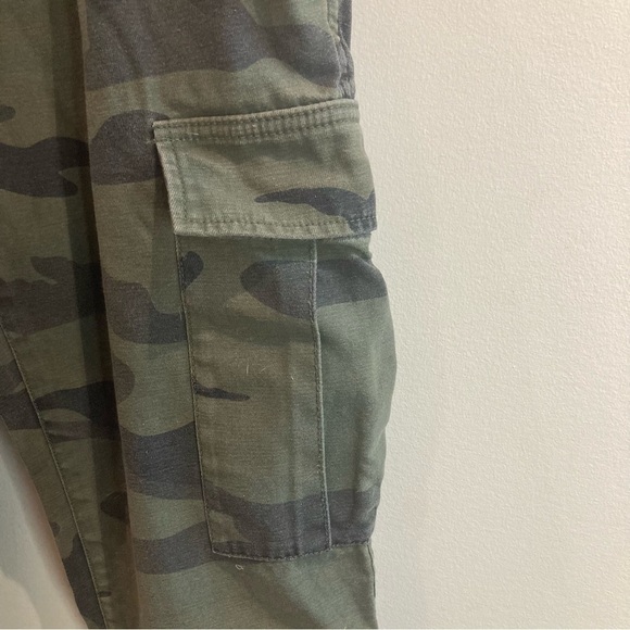 TNA Sz S Aritzia Cargo Camo Pants with Many  Pockets Jogger Style - Picture 15 of 15